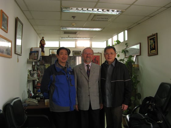 Albrecht Kaul mit den Generalsekretären von YMCA Peking und YMCA Wuhan